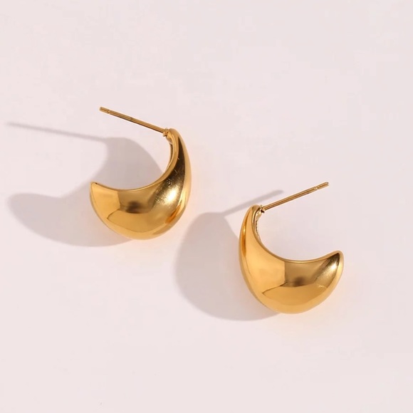 New 18K Gold Hollow Out Boat Shape Stud Earrings,wonderful Earrings,wow Earrings - Picture 6 of 7